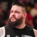 Kevin Owens no tendría problema en firmar otro contrato con WWE cuando el actual expire Nick Aldis suspende a Kevin Owens después de WWE SmackDown