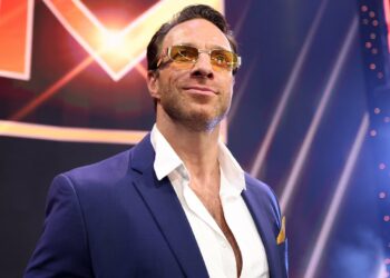 LA Knight revela cómo intentó deshacerse del personaje de Max Dupri