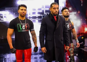Santos Escobar podría haberse lesionado durante el último WWE Live