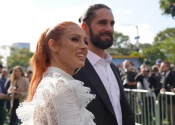 Becky Lynch cree que es normal que las superestrellas de WWE establezcan relaciones entre ellos