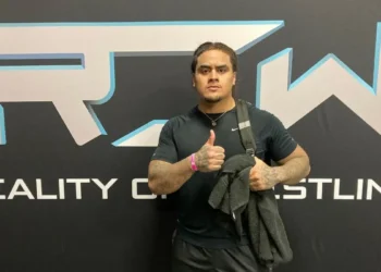 El hijo de Umaga da sus primeros pasos en el wrestling