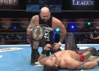 Karl Anderson retiene el Campeonato NEVER Peso Abierto ante Hikuleo