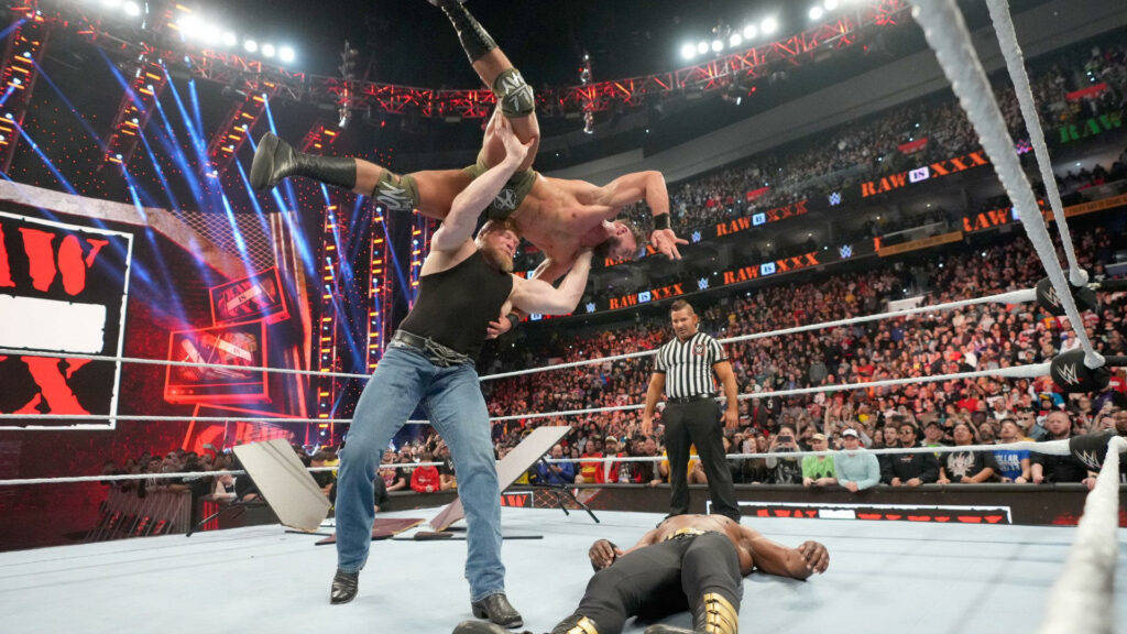 Brock Lesnar regresa a WWE en el Raw 30 aniversario
