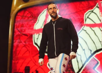 Miembro de AEW cree que CM Punk realmente intentó ayudar a los jóvenes talentos de AEW