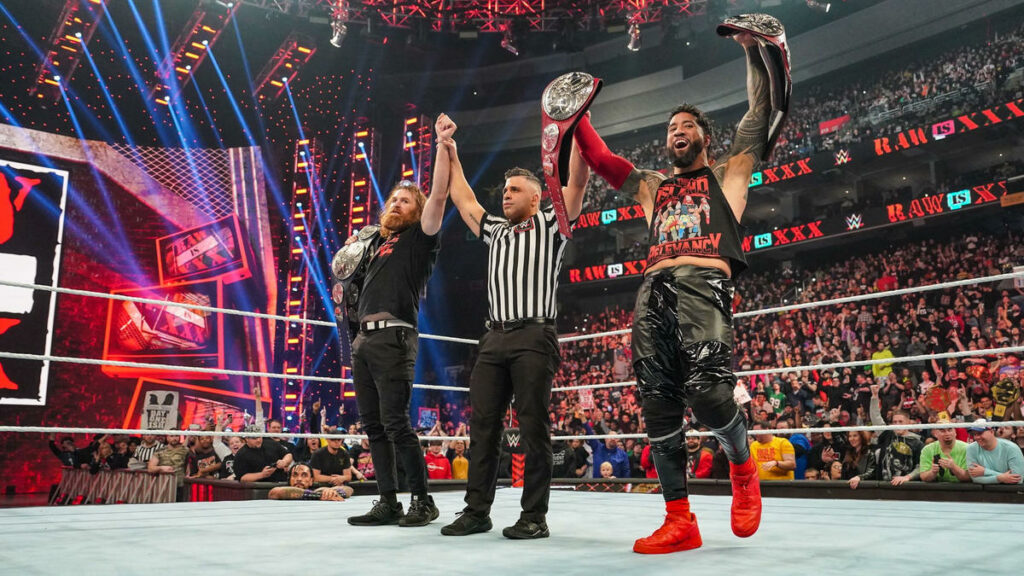 Sami Zayn y Jey Uso retienen los Campeonatos por Parejas en el 30 aniversario de WWE RAW