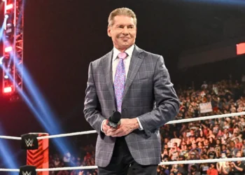 MJF responde a un aficionado haciendo referencia a los comportamientos sexuales de Vince McMahon