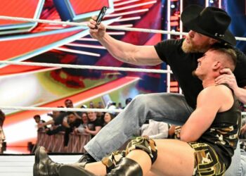 Austin Theory recibió consejos Brock Lesnar el último año