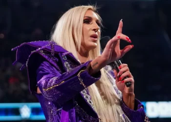 La lesión de Charlotte Flair podría ser muy grave y WWE la retira de los próximos Live Shows