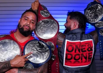 En WWE les dijeron a The Usos que no se quitaran la pintura facial en 2016 para poder diferenciarles de Roman Reigns