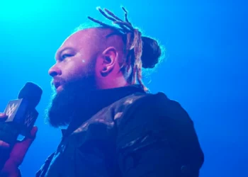 Bray Wyatt amenaza a Brock Lesnar y Bobby Lashley en SmackDown