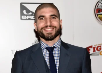 Ariel Helwani habla sobre su discusión con Tony Khan y la reacción en backstage de WWE