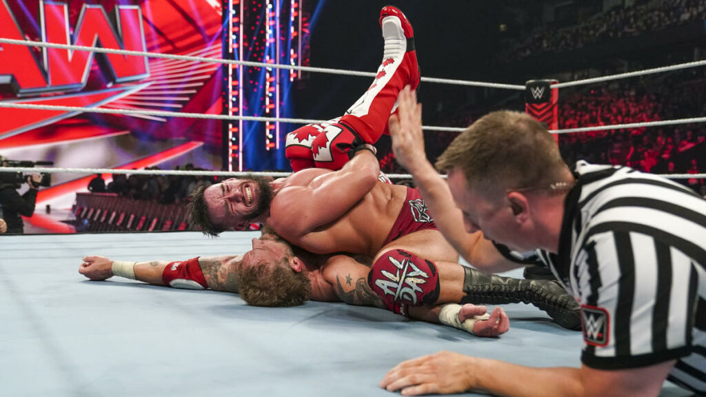Austin Theory derrota a Edge y retiene el Campeonato de Estados Unidos en WWE RAW