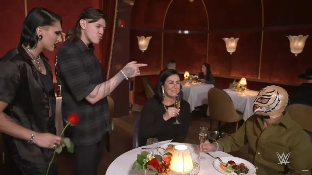 Rhea Ripley y Dominik Mysterio arruinan la cena de Rey Mysterio en el Día de San Valentín