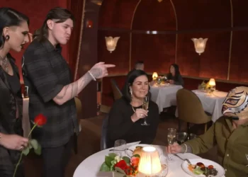 Rhea Ripley y Dominik Mysterio arruinan la cena de Rey Mysterio en el Día de San Valentín
