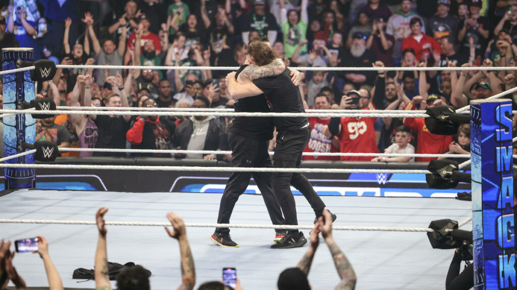 Kevin Owens y Sami Zayn se reconcilian en SmackDown