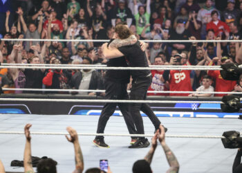 Kevin Owens y Sami Zayn se reconcilian en SmackDown