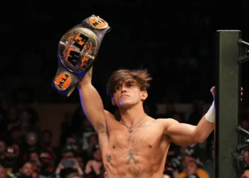 HOOK planea explorar la agencia libre una vez expire su contrato con AEW en 2024