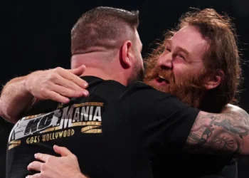 Kevin Owens revela qué le dijo a Sami Zayn tras convertirse en campeones en WrestleMania 39