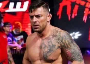 Más detalles sobre el retiro de Davey Richards tras ser acusado de violencia doméstica