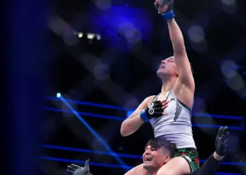 Alexa Grasso somete a Valentina Shevchenko en UFC 285 y es la nueva campeona de peso mosca