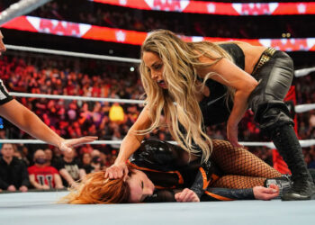 Liv Morgan y Raquel Rodriguez ganan los Campeonatos Femeninos por Parejas de WWE y Trish Stratus ataca a Becky Lynch