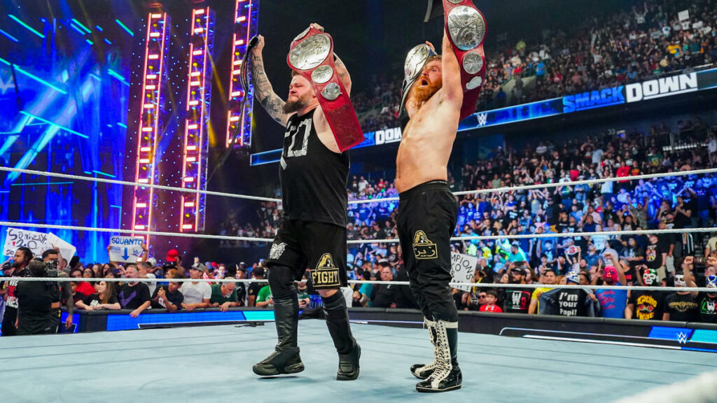 Sami Zayn y Kevin Owens retienen los Campeonatos Indiscutidos por Parejas de WWE en SmackDown