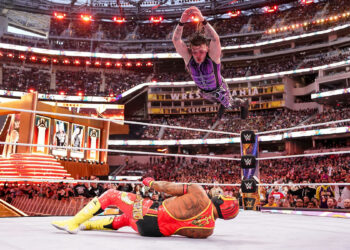 Dominik Mysterio comenta cómo fue la experiencia de luchar ante su padre en WrestleMania 39