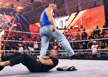 Bron Breakker hace el 'turn heel' en NXT atacando a Carmelo Hayes