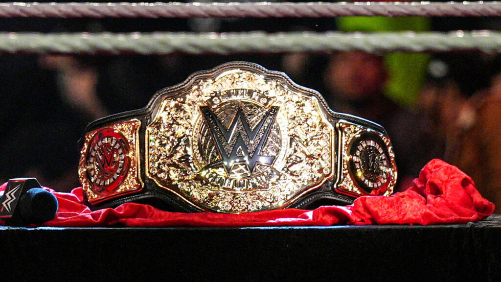 Miembro del WWE Hall of Fame admite que el Campeonato Mundial Pesado se ve como un título secundario