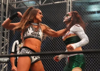 Britt Baker, sobre Thunder Rosa: "Dice que sigue siendo campeona, pero no viene a trabajar