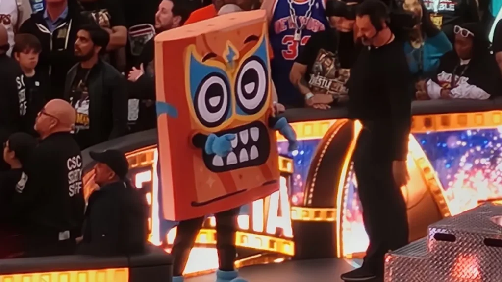 Se revela quién estaba detrás del disfraz de Cinnamon Toast Crunch en WrestleMania 39