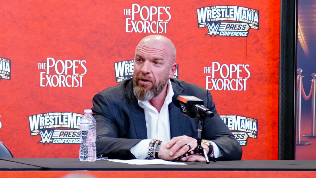 LA Knight cree que Triple H está un poco irritado de que le pregunten por él constantemente