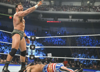 LA Knight es comparado con 'Stone Cold' Steve Austin