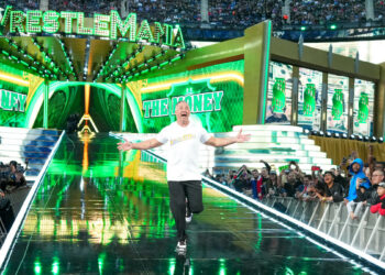 Shane McMahon regresa en WrestleMania 39 y sufre una lesión grave