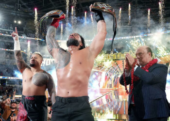 Roman Reigns derrota a Cody Rhodes y retiene el Campeonato Universal Indiscutido en WrestleMania