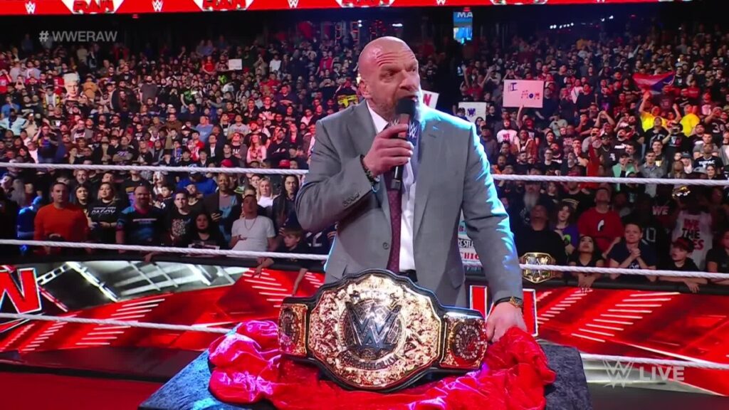 Triple H tenía como objetivo a largo plazo traer de nuevo el Campeonato Mundial Peso Pesado de WWE. Durante la más reciente edición de WWE Raw, Triple H prometió un anuncio que movería