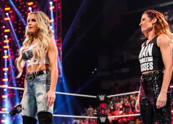 Becky Lynch, a Trish Stratus: “Si vuelves a hablar de mi hija, te rompo las piernas”
