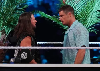 Grayson Waller afirma que AJ Styles no es tan bueno como solía ser