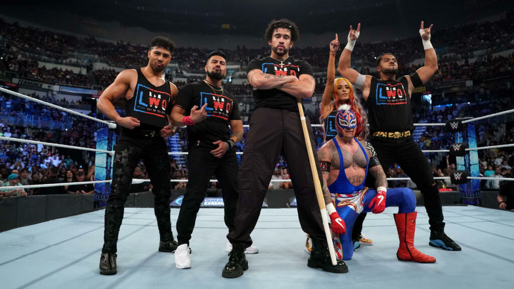 Nick Khan explica cómo WWE llegó a un acuerdo con Bad Bunny y Logan Paul