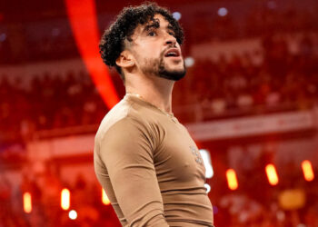 Logan Paul le propone un combate a Bad Bunny en WWE