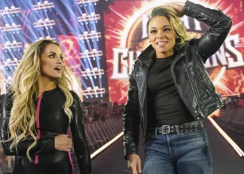 Zoey Stark explica el por qué de su alianza con Trish Stratus