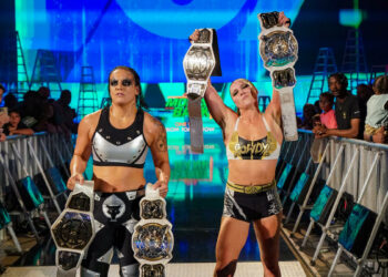 Ronda Rousey y Shayna Baszler unifican los Campeonatos Femeninos por Parejas de WWE
