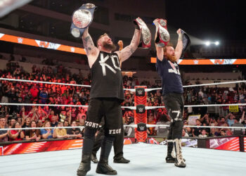 Kevin Owens y Sami Zayn defienden exitosamente los Campeonato Indiscutidos por Parejas de WWE en RAW