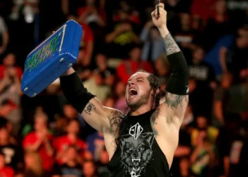 Baron Corbin explica las complicaciones para descolgar el maletín de Money in the Bank