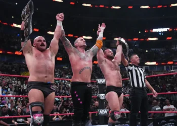 CM Punk obtiene la victoria en su regreso a AEW en Collision