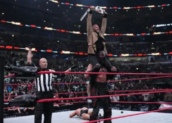 Luchasaurus gana el Campeonato de TNT en el primer episodio de AEW Collision
