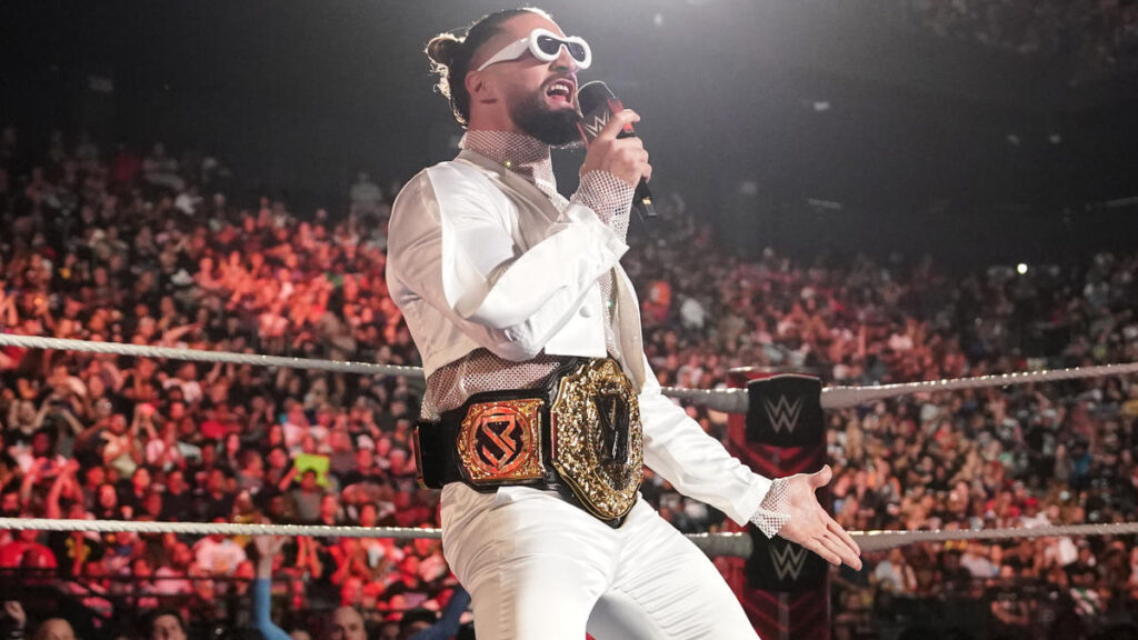 Seth Rollins lanza indirecta a CM Punk en evento en vivo de WWE