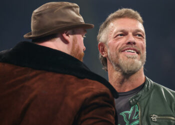 Edge regresa en SmackDown y acuerda una lucha con Sheamus para la próxima semana