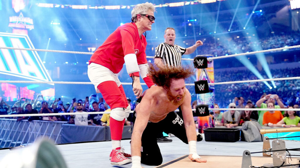 Sami Zayn afirma que su feudo con Johnny Knoxville podría no haber terminado