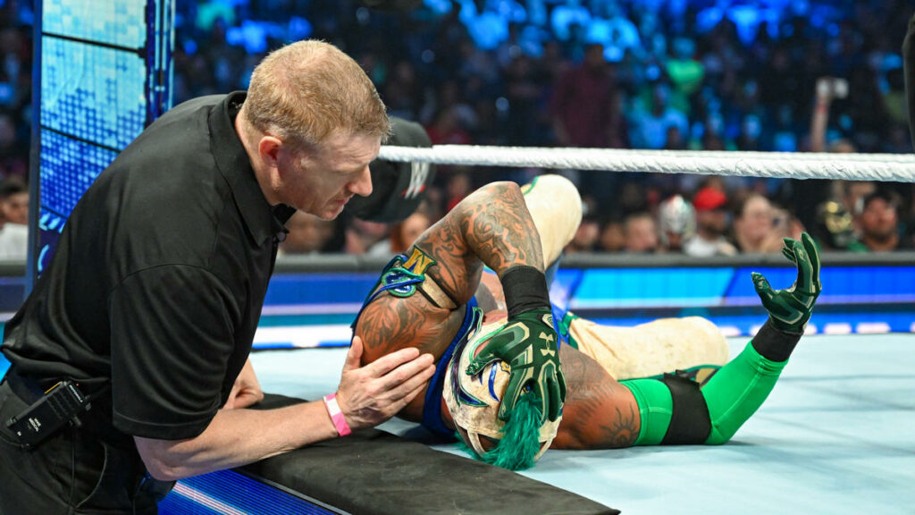 Actualización sobre la lesión de Rey Mysterio en SmackDown